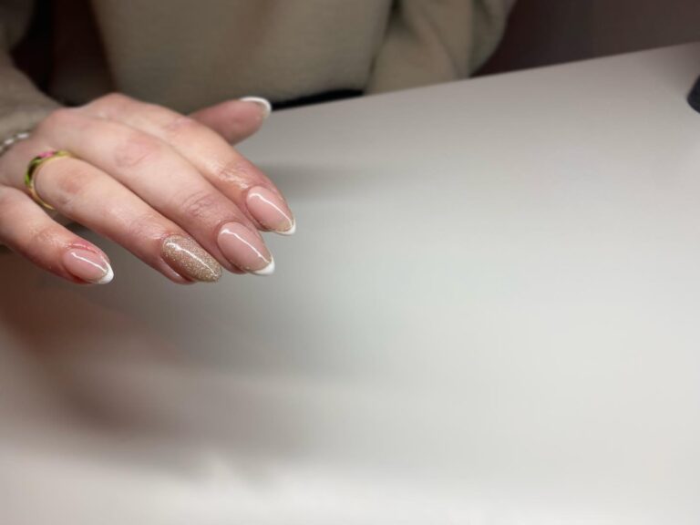 Instagram post from nailsbyliisa_. This post is in position 3.