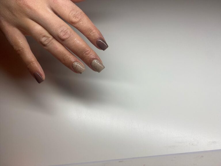 Instagram post from nailsbyliisa_. This post is in position 2.